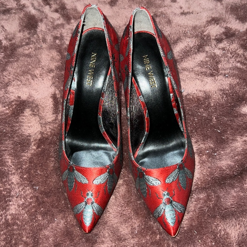 Women’s Size 8 Nine West Tatiana Bee Pumps